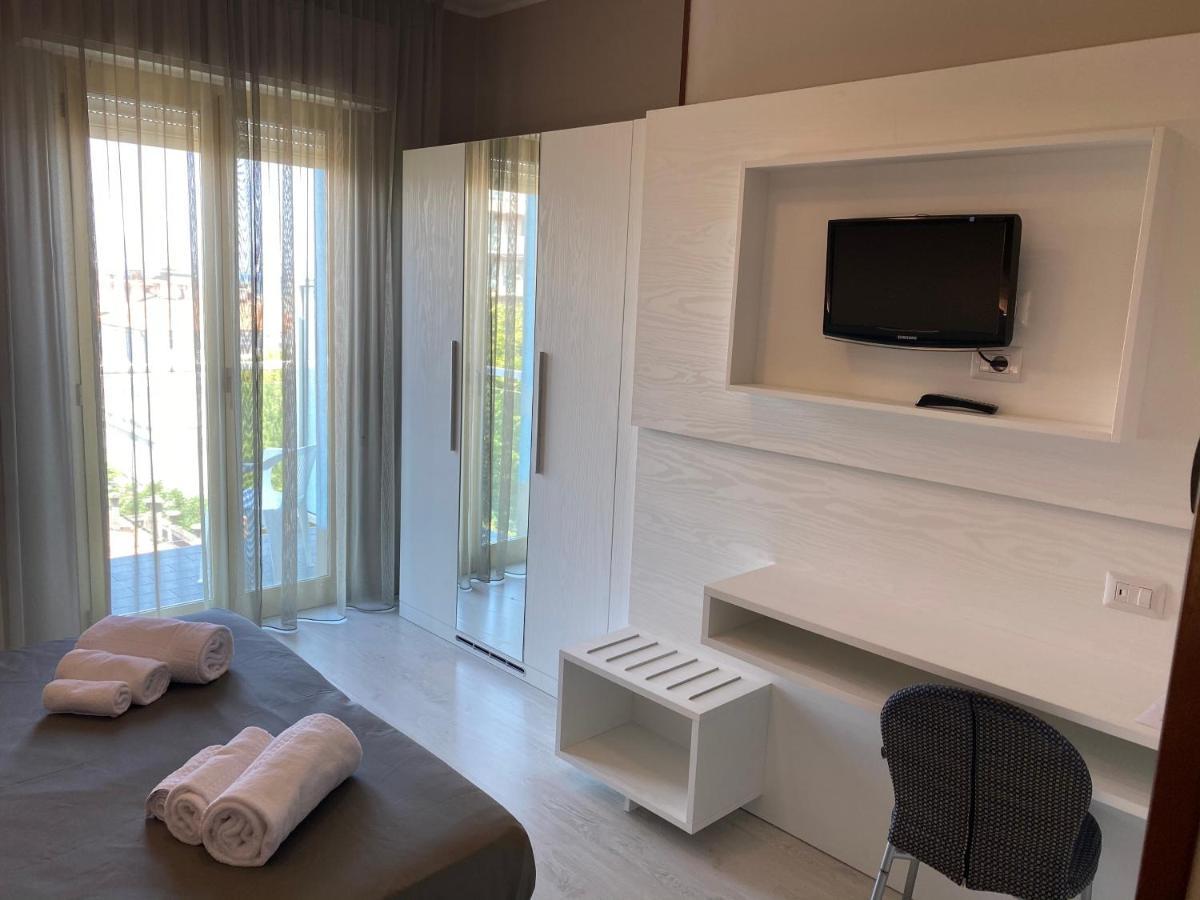 Hotel Biancamano Rimini Esterno foto