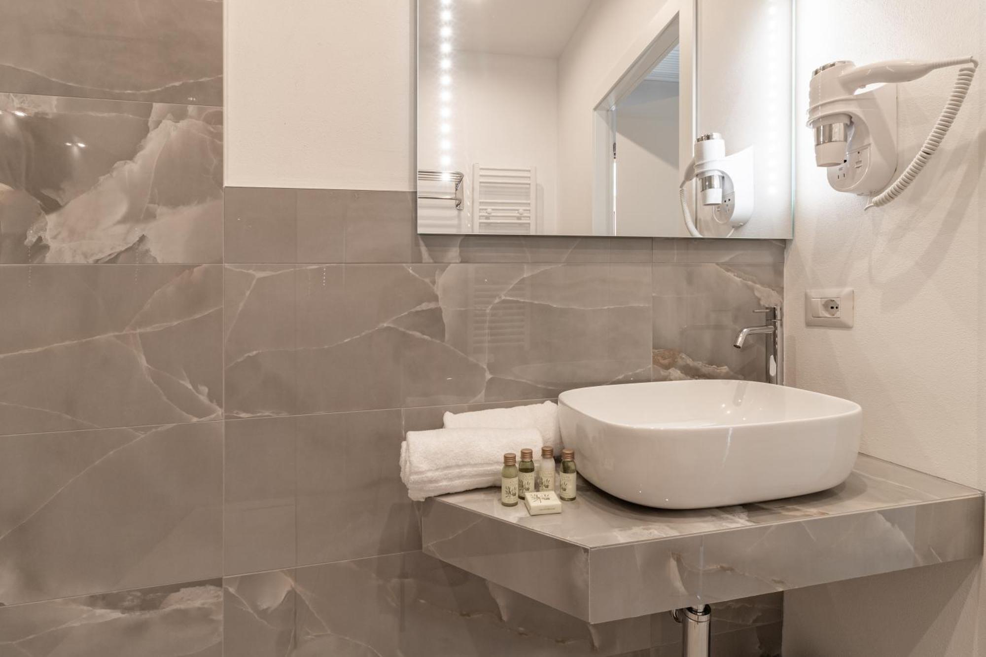 Hotel Biancamano Rimini Esterno foto